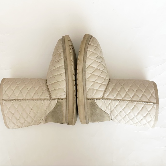 UGG Classic Quilted Boots Shearling Women’s Size 7 - Picture 7 of 9